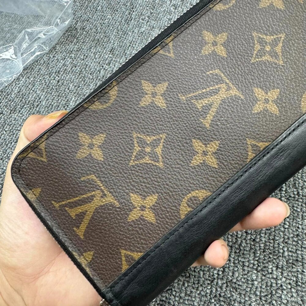 100% Authentic Louis Vuitton Vertical Zippy Wallet - Picture 3 of 11